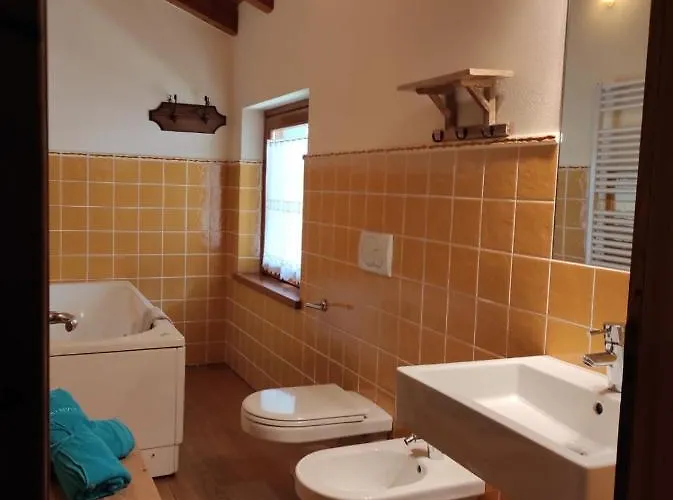 Betulla Con Piscina Privata Sul Di Вилла Колико